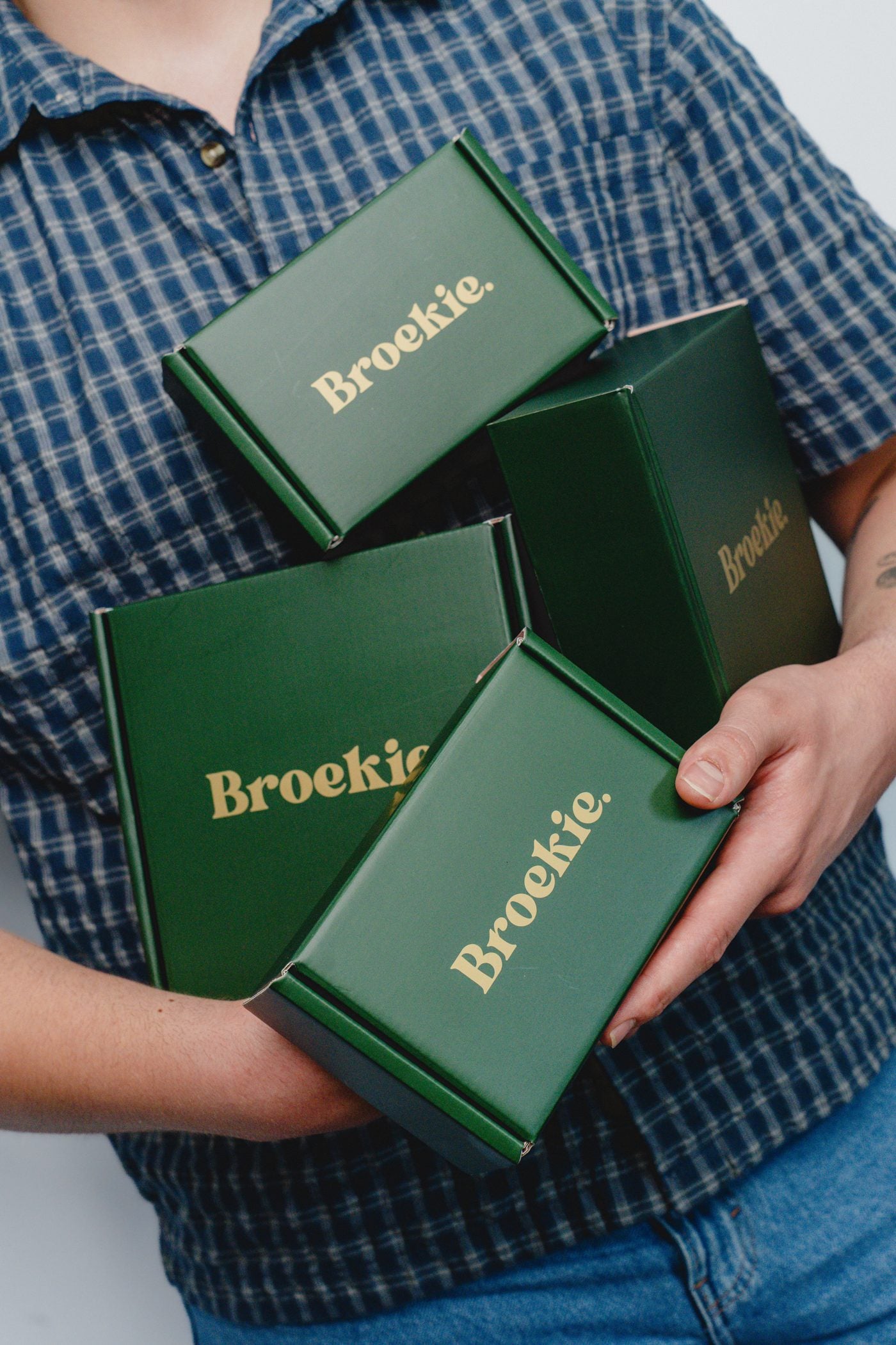 A stack of Broekie gift boxes